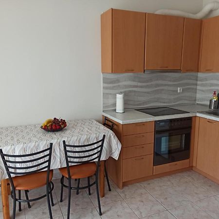 1 Bedroom Apartment In Nea Kallikrateia Екстер'єр фото