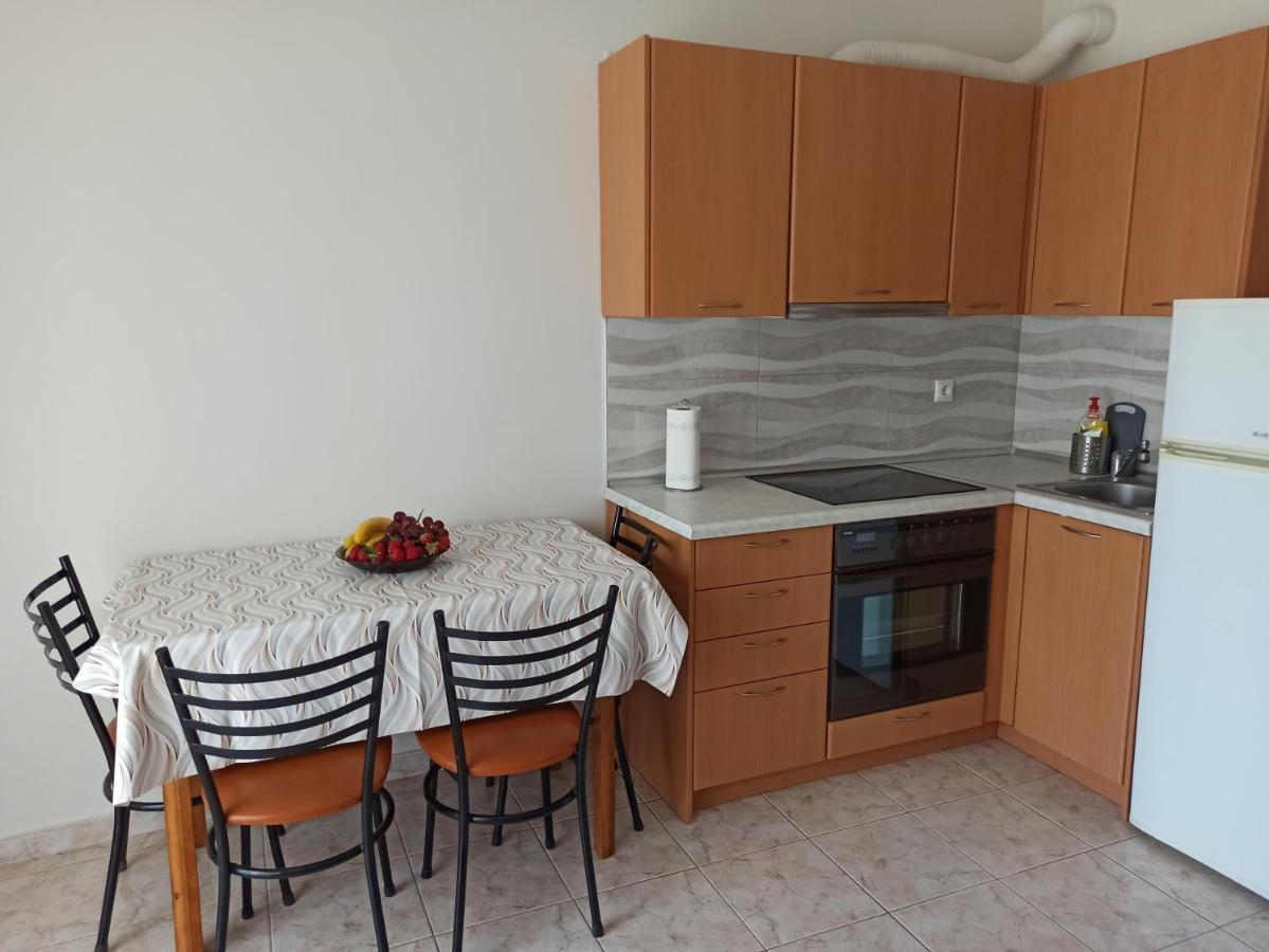 1 Bedroom Apartment In Nea Kallikrateia Екстер'єр фото